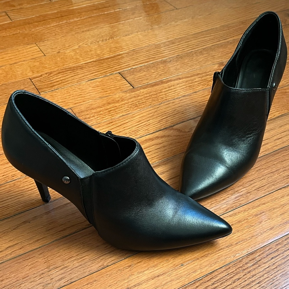 Simply Vera Wang Black Leather Stiletto Mules - Picture 10 of 10